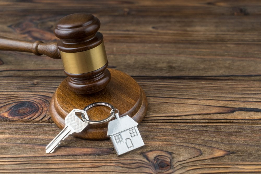 House,Keys,And,Judge,Gavel.,Concept,Purchase,Sale,,Rent,,Auction,