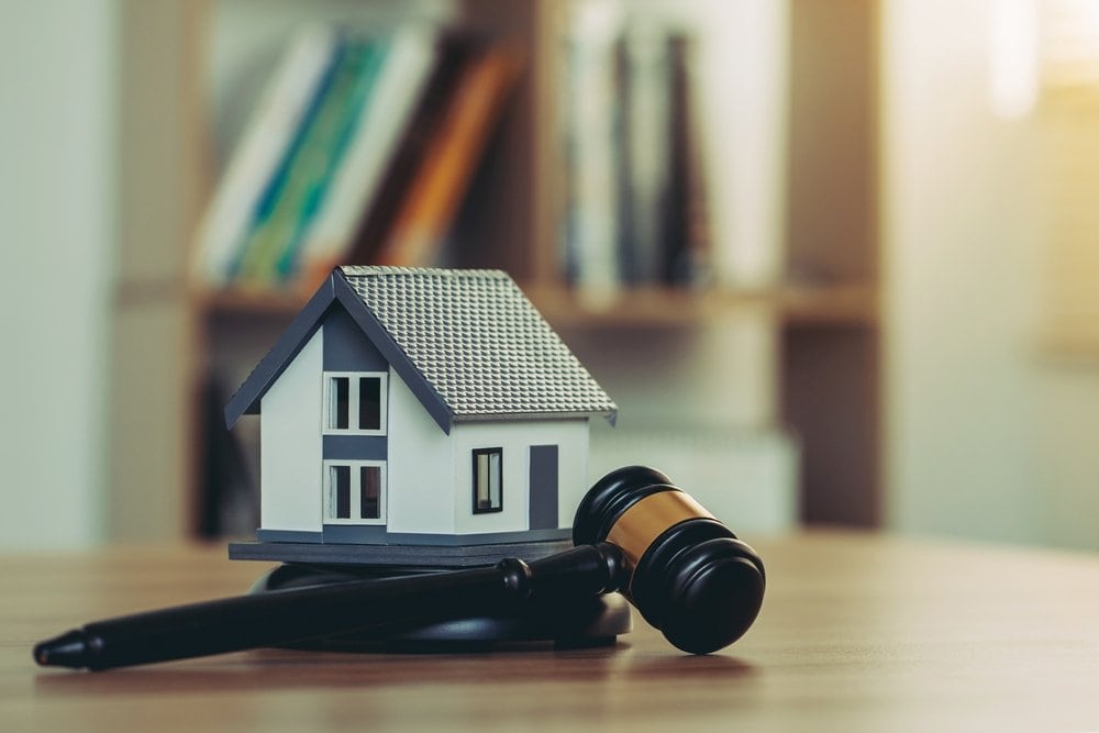 Judge,Auction,And,Real,Estate,Concept.gavel,Justice,Hammer,And,House